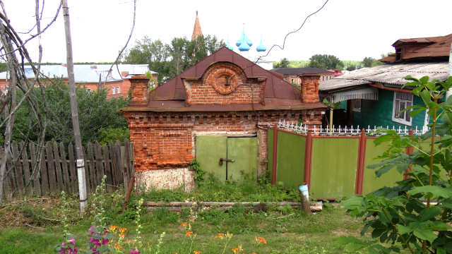 Амбар на улице Киселёва в городе Гороховце Владимирской области в 2012 году