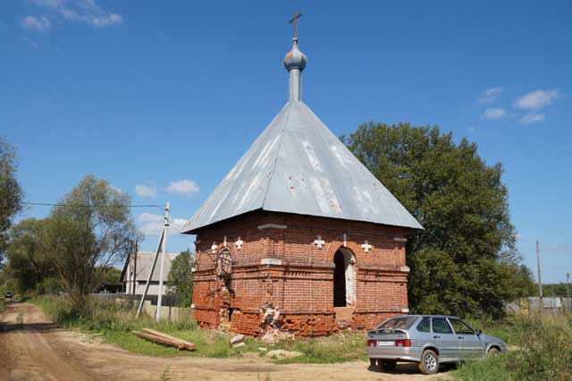 2024 Общий вид часовни Троицы Живоначальной с юго-запада деревня Чёково Гусь-Хрустального района Владимирской области