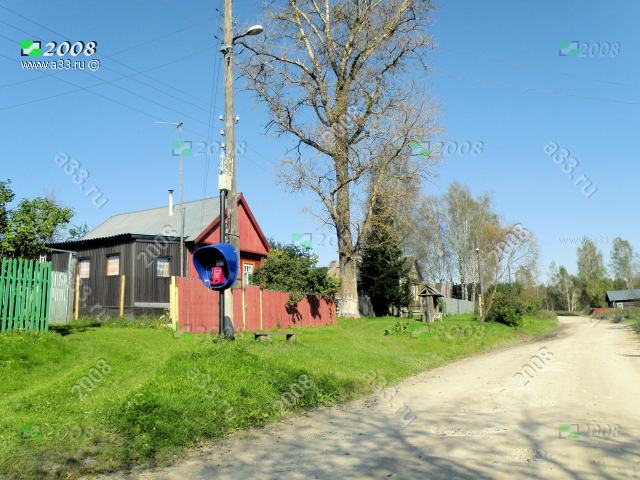 2008 Улица Центральная и центр деревни с таксофоном Центртелеком в деревне Абросово Петушинского района Владимирской области