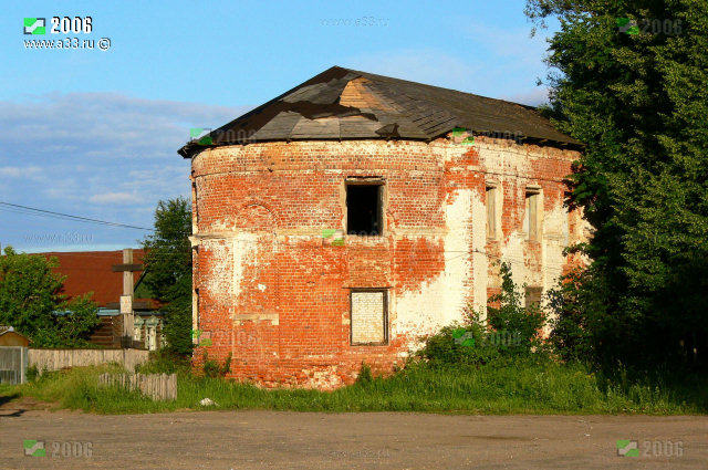Никольская церковь без главы и креста до начала ремонта, 2006