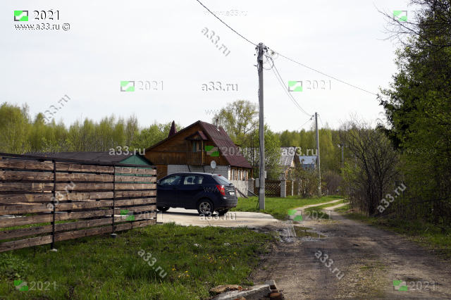 2021 Главная улица деревни Афанасьево Собинского района Владимирской области в районе дома 18