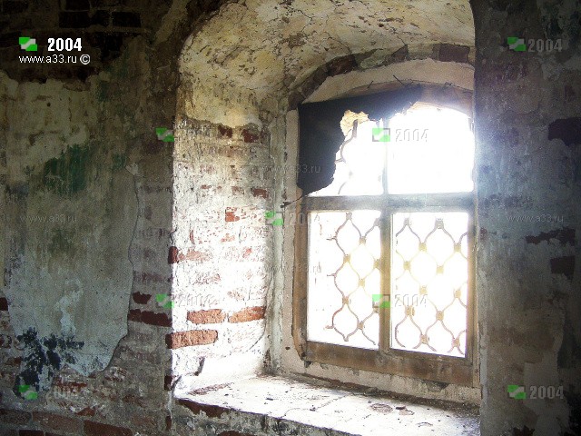 Окно апсиды, вид в интерьере