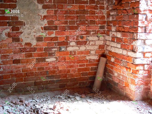2006 Уголок трапезной Петропавловской церкви село Большепетровское Юрьев-Польского района Владимирской области