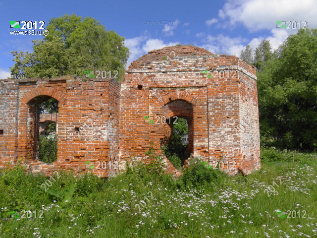 2012 Южный фасад апсиды Троицкой церкви с юго-востока село Чёково Юрьев-Польского района Владимирской области