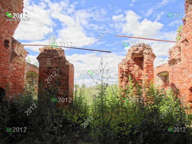2012 Царские врата, вид на запад Троицкая церковь село Чёково Юрьев-Польского района Владимирской области