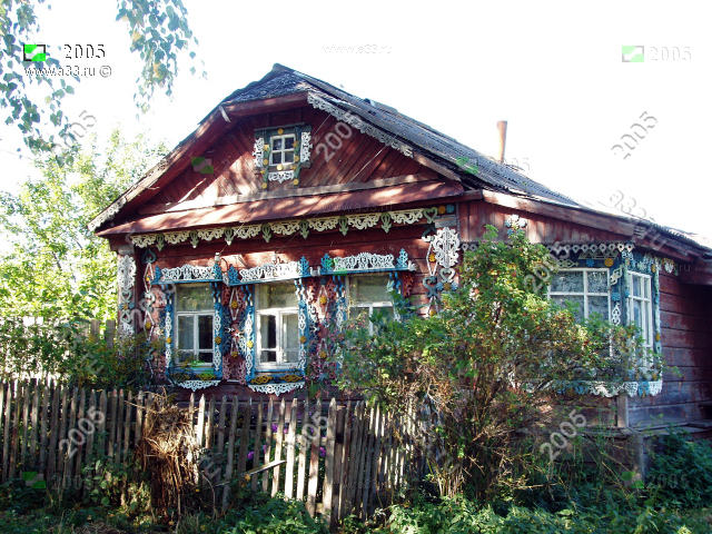 2005 Дом с кружевной деревянной резьбой село Кубаево Юрьев-Польского района Владимирской области