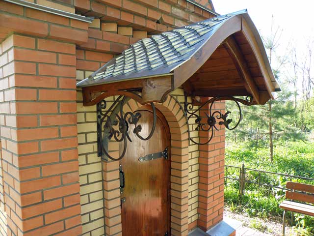 2011 кованый навес крыльца и вход в новую часовню село Ильинское Шуйского района Ивановской области