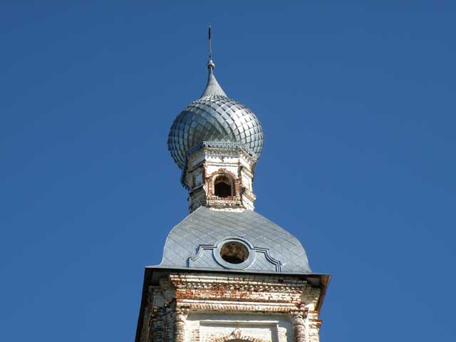 2011 восстановленная из оцинковки чешуйчатая глава и крест колокольни Ильинской церкви село Ильинское Шуйского района Ивановской области