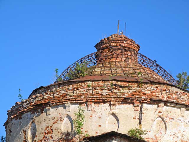 2011 кованая стропильная система ротонды церкви Рожества Христова посёлок Лежнёво Лежнёвского района Ивановской области