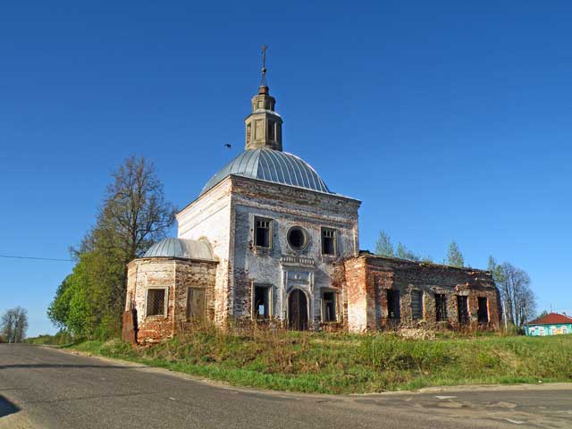 2011 церковь Рождества Пресвятой Богородицы является памятником архитектуры село Воскресенское Савиновского района Ивановской области