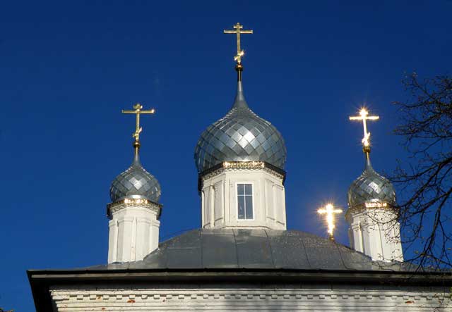 2011 церковь Воскресения Христова венчает пятиглавие село Воскресенское Савиновского района Ивановской области