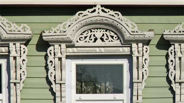 2011 домовая резьба наличника окна дома 74 по улице Советской село Воскресенское Савиновского района Ивановской области