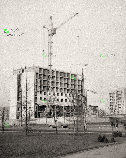       1983 