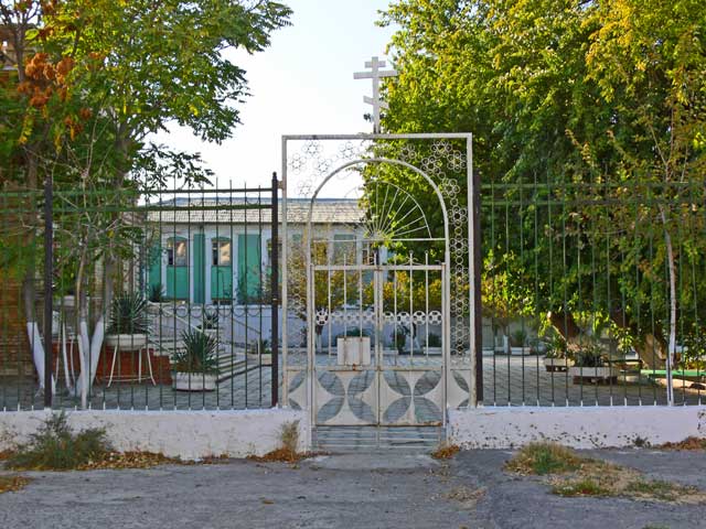 2006 Железная калитка ограды церковь Михаила Архангела Бухара Республика Узбекистан
